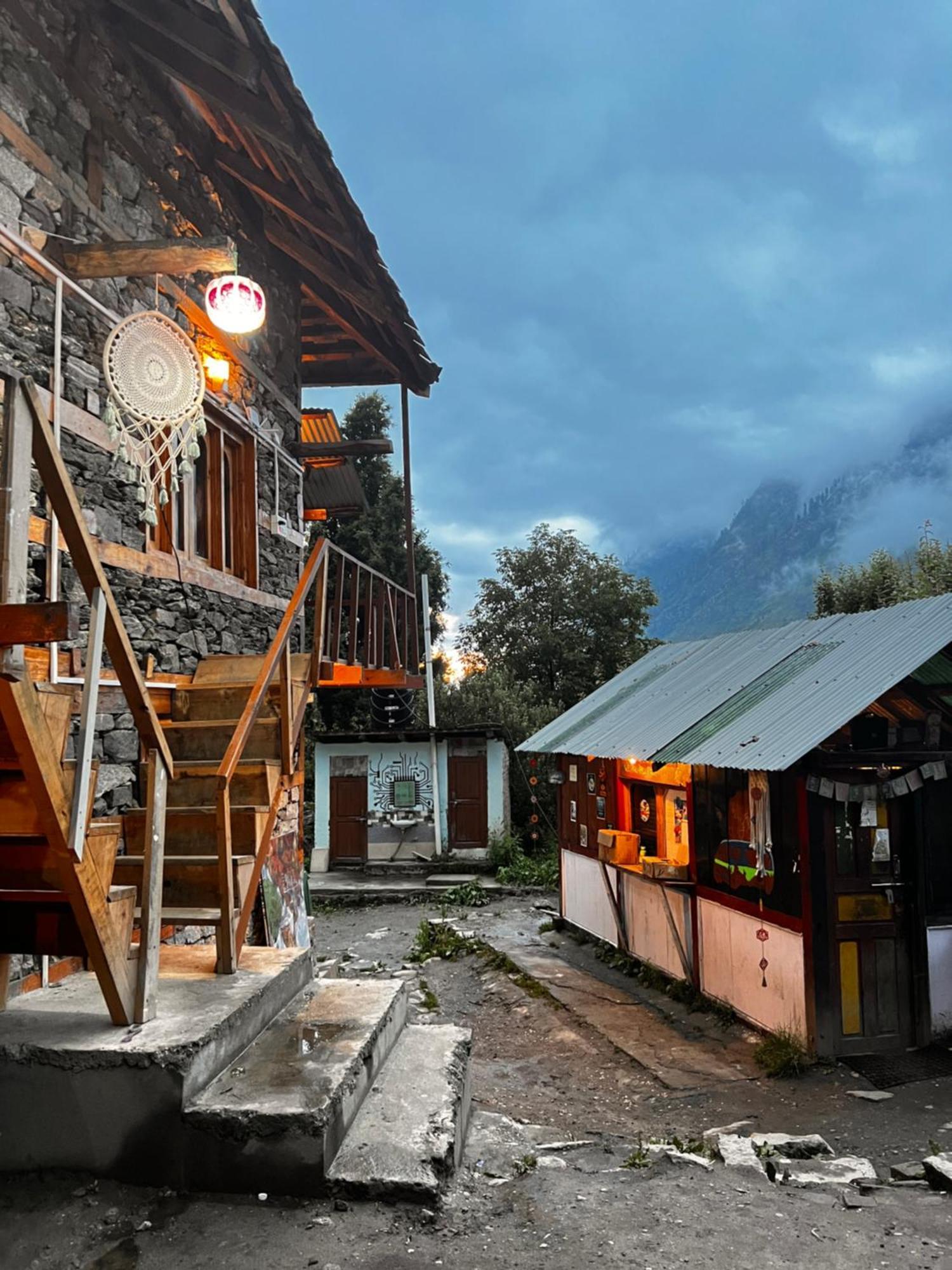 Old Brahma Homestay Kalgha Esterno foto