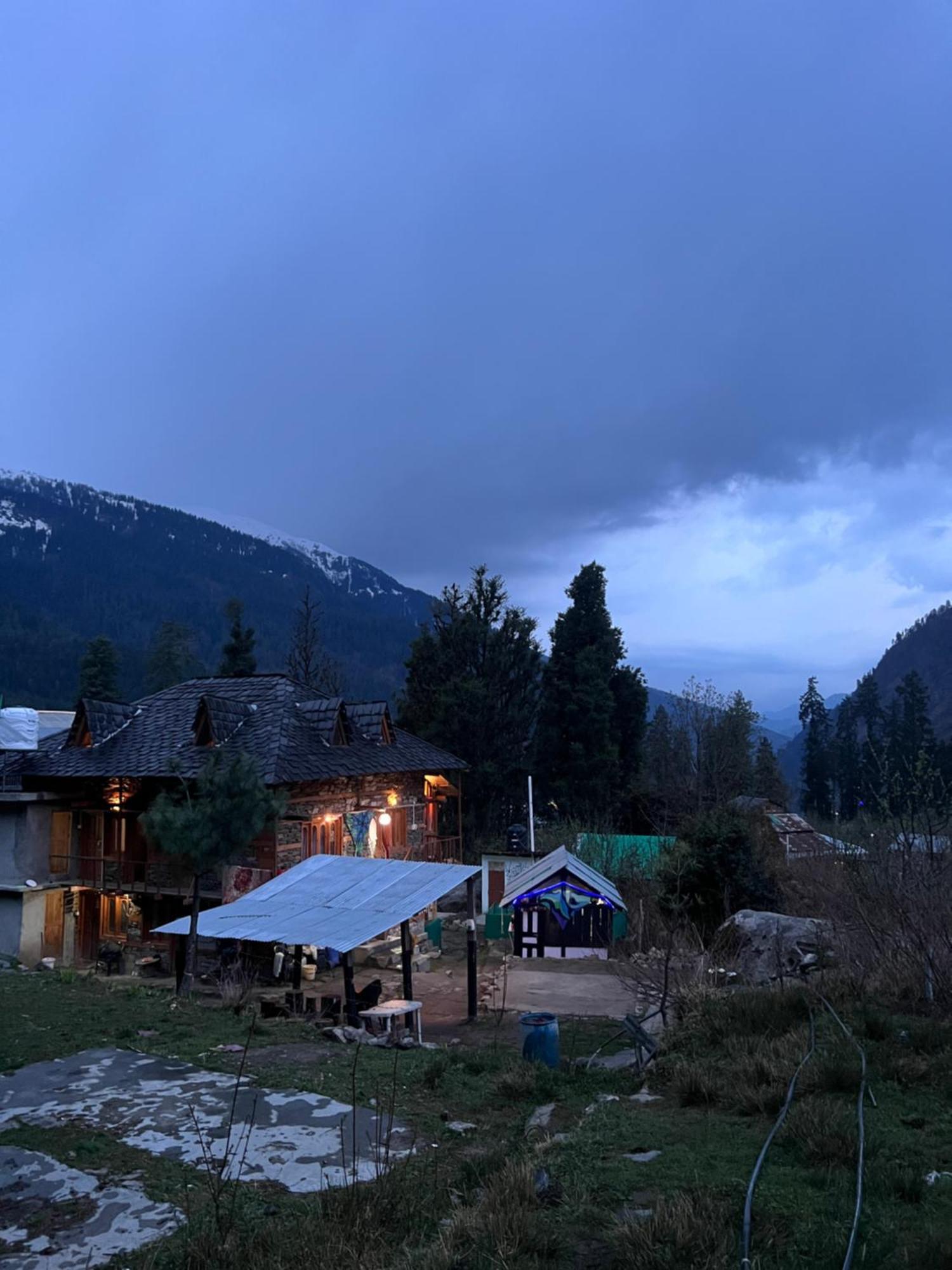 Old Brahma Homestay Kalgha Esterno foto